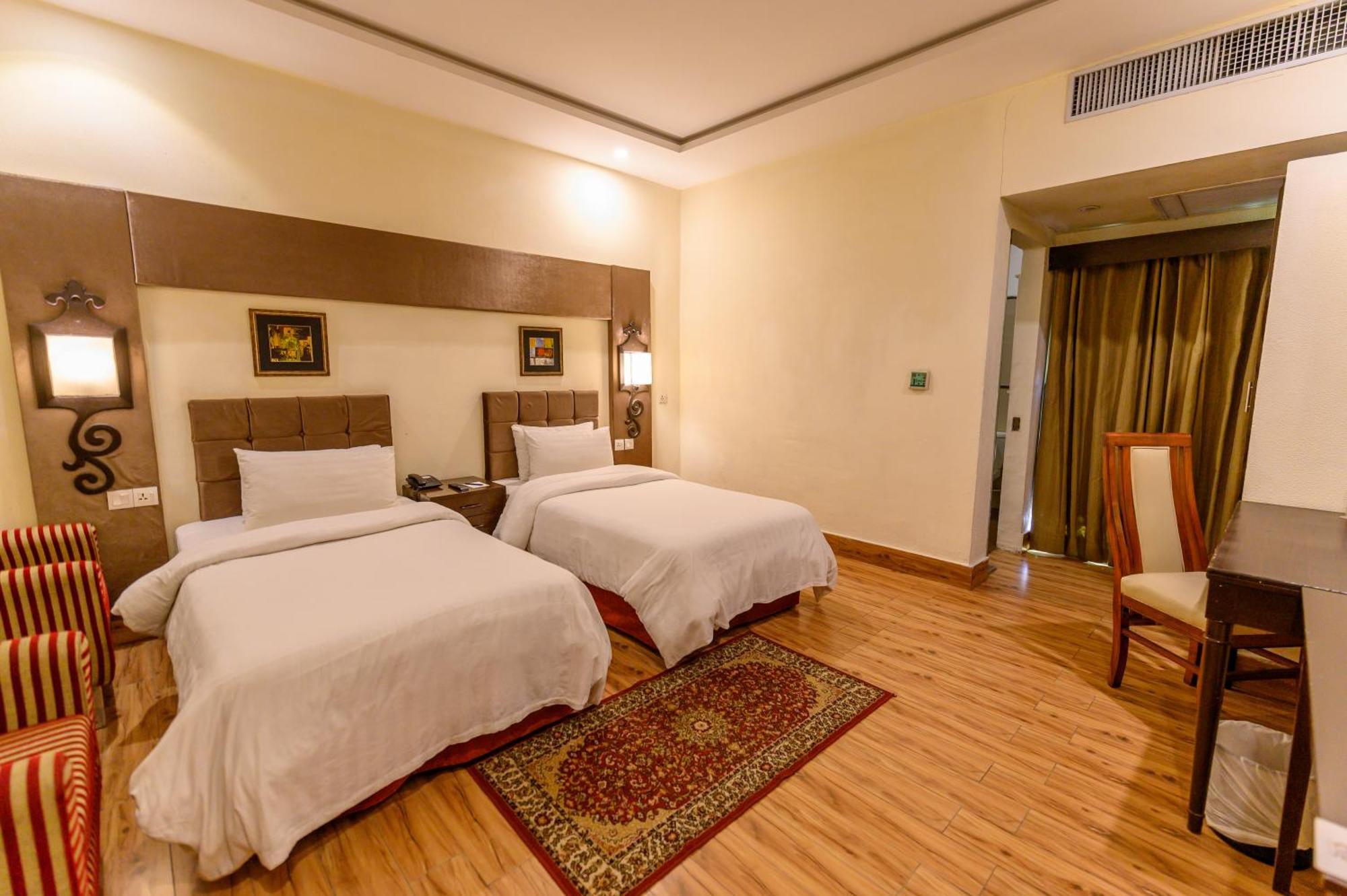 Hotel One פייסלאבאד מראה חיצוני תמונה