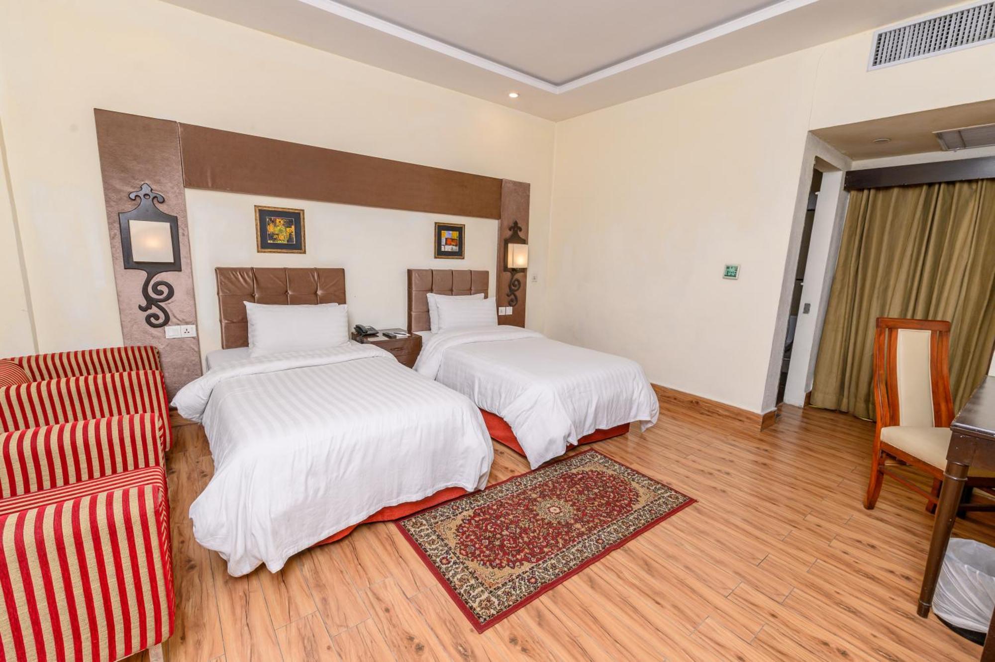 Hotel One פייסלאבאד מראה חיצוני תמונה