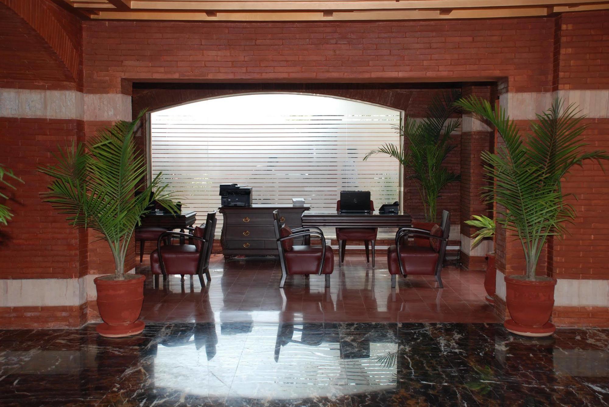 Hotel One פייסלאבאד מראה פנימי תמונה